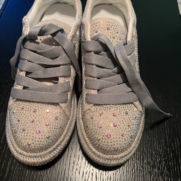 Silver bling sneakers size 7and half. Says 40 buts fits 7 1/2 - Picture 3 of 6